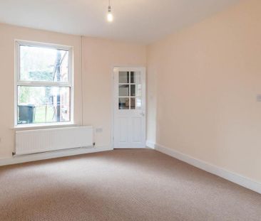 3 bedroom terraced house to rent - Photo 2