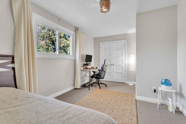 For Lease - 210 Olympic Crescent, London North, Ontario - Photo 1