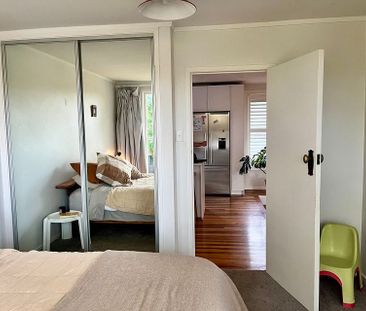 3BR Mangere Bridge Home in golden triangle - Photo 4