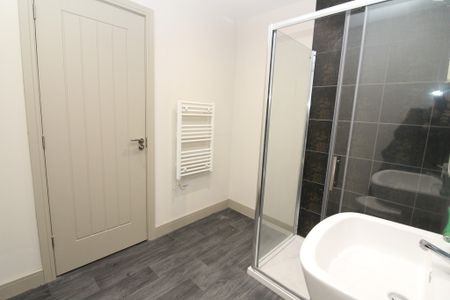 2 Bedroom Apartment - Photo 2