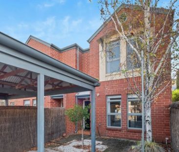 Modern, Light-Filled 3-Bedroom Home in Prime Location - Photo 6