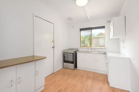 2/22 Bradshaw Street Frankston VIC - Photo 2