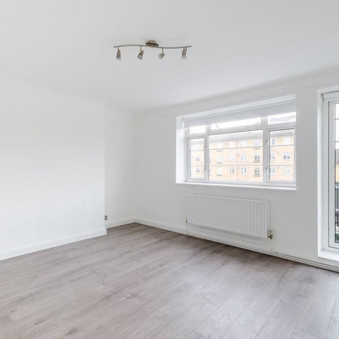 4 bedroom flat to rent - Photo 1