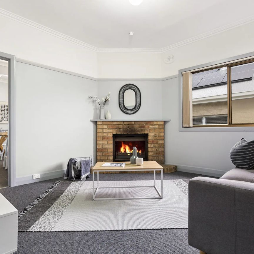 Charming Cottage in Prime Location - Photo 1