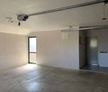 Lovely Modern 3 Bedroom Home - Photo 6