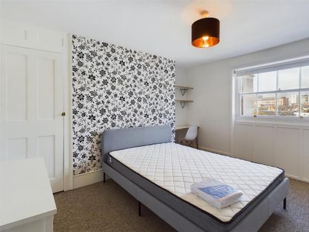 3 bedroom maisonette to rent - Photo 4