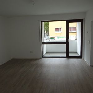 Frisch renovierte Wohnung in zentraler Lage! - Photo 2