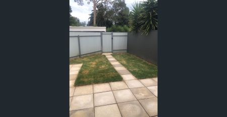 CLARENCE PARK 2 BEDROOM BLUESTONE VILLA MAISONETTE WITH MODERN OPEN PLAN EXTENSION - Photo 5