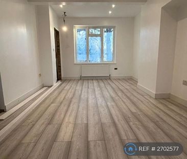 3 bedroom end of terrace house to rent - Photo 1