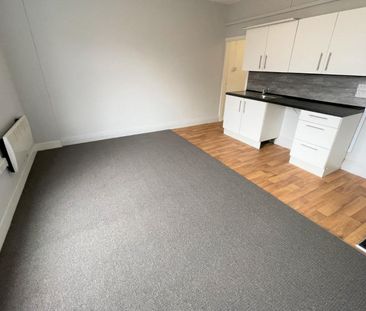 1 bedroom Flat To Let - Photo 5