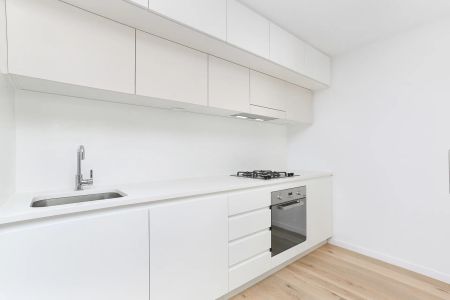 Architecturally-designed luxury apartment with a peaceful, leafy outlook | 1 Bedroom with Study - Photo 4