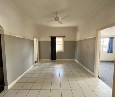 Family home in great location - Photo 3