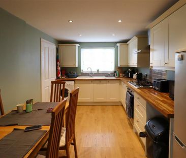 3 bedroom end of terrace house to rent - Photo 4