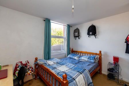 1 NEWTON GROVE - Photo 2