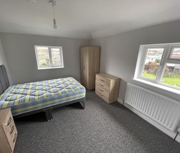 4 Bed Semi-Detached House, Pilkington Close, BS34 - Photo 5