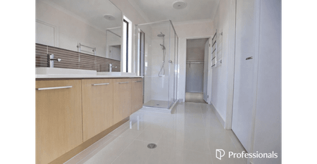 Modern Family Home - Photo 4