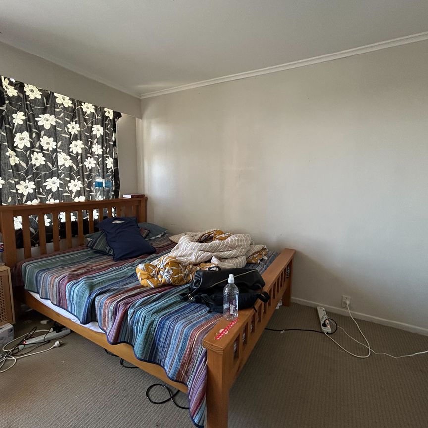 3 Bedrooms on Te Atatu Rd - Photo 1