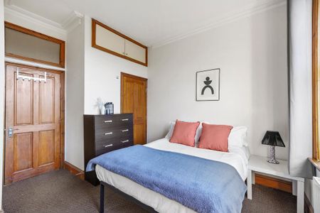 1 bedroom in a house share to rent - Photo 2