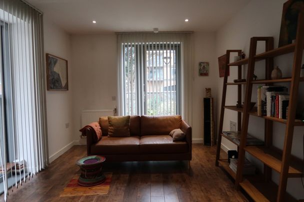 1 Bed Flat, Lucienne Court, E14 - Photo 1