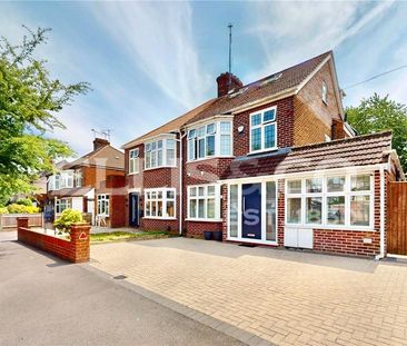 4 bedroom semi-detached house to rent - Photo 2