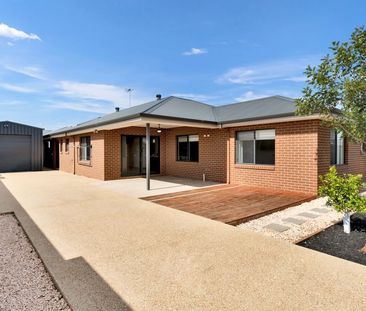 4 Bedroom Home & Room For The Tradie Or Caravan Owner - Photo 2