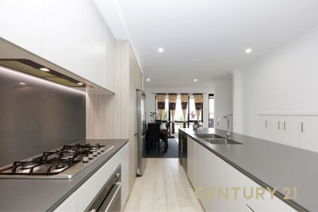 Stunning 3-Bed&comma; 2-Bath Retreat in the Heart of Clayton South - Photo 2