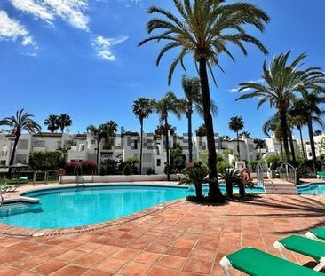 Alquiler de piso en Calle Trajano - Foto 1