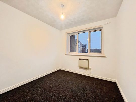 Josling Close, Grays, RM17 - Photo 1