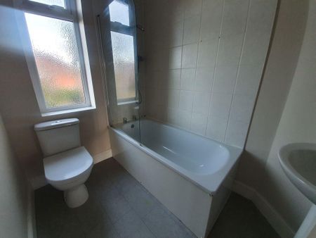 2 bed upper flat to rent in NE3 - Photo 5