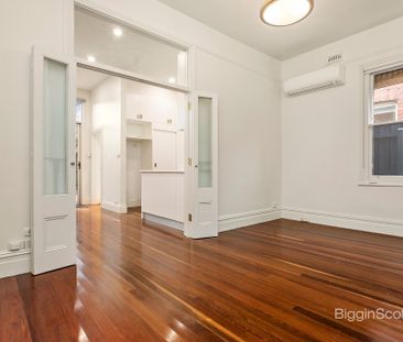 STUNNING TWO BEDROOM HOME, BEAUTIFULLY UPDATED! - Photo 5