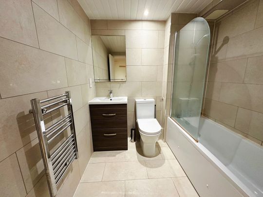 2 Bed Flat, Edison Building, E14 - Photo 1