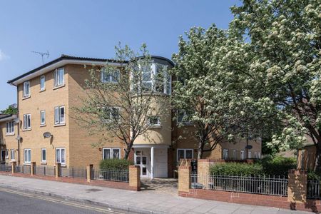 3 bedroom flat to rent - Photo 3