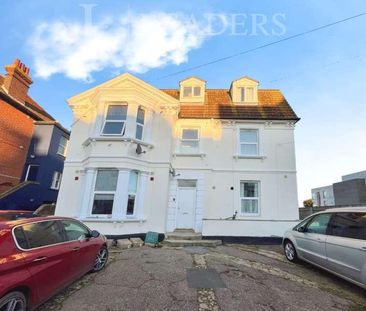 Penfold Road, Close To Seafront, CO15 - Photo 1