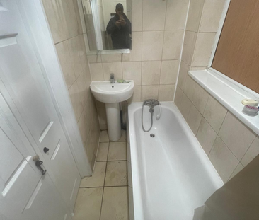 1 bedroom in a house share to rent - Photo 5