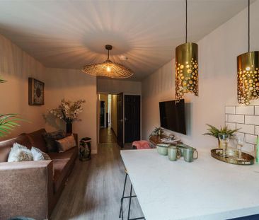 1 bedroom in a house share to rent - Photo 1