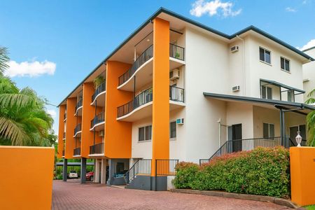 SPACIOUS THREE-BEDROOM UNIT IN A PRIME LOCATION - Photo 4