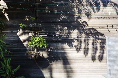 Three Bedroom Renovated Terrace with Detached Studio - Photo 2