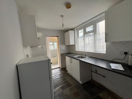 4 bedroom terraced house to rent - Photo 5