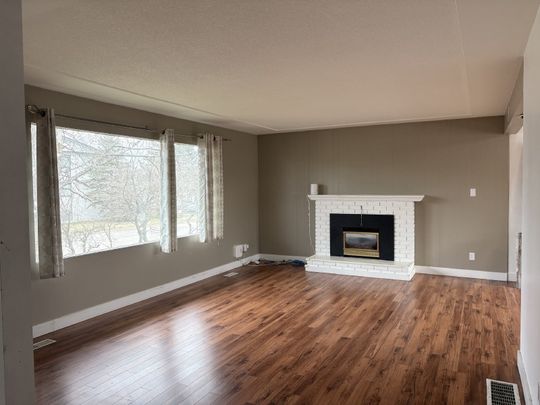 CABOSURA 900 Vedder Crescent - UPPER - Photo 1