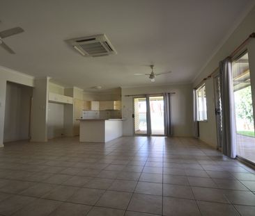 4x2 in a Quiet Coastal Cul-de-Sac - Photo 4