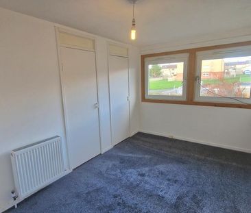 3 bedroom end of terrace house to rent - Photo 4