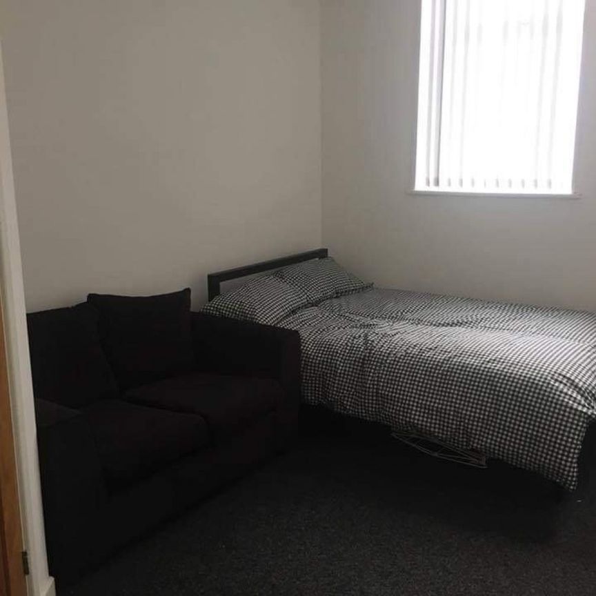 1 bed House Share - To Let - Photo 1