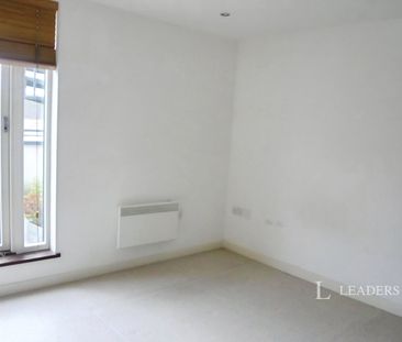 2 bedroom apartment to rent West Street, Brighton, East Sussex, BN1 - Photo 3