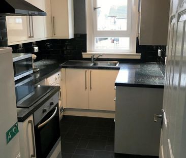 3 bedroom flat to rent - Photo 3