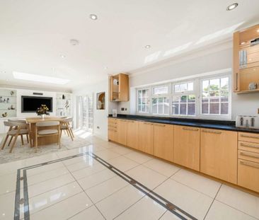 Hampton Court Avenue, KT8, London - Photo 6