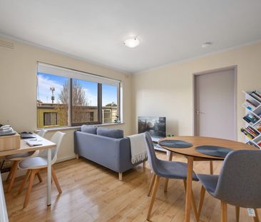 Ideally Located One Bedroom Apartment - Photo 1