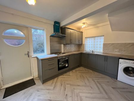 3 Bed Semi-Detached House, Kirkstall Road, LS4 - Photo 5