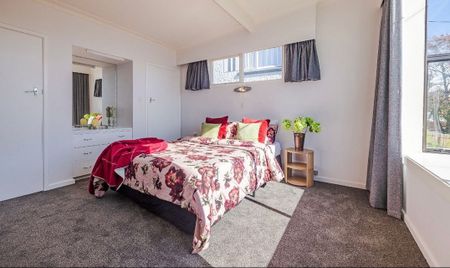4 Bedroom Family Home in Mornington! - Photo 2
