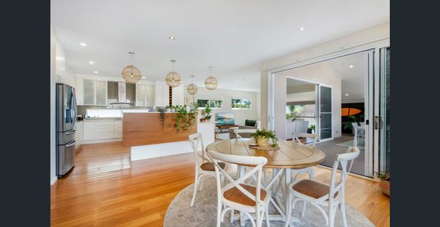 The Ultimate Beach House - Luxurious Four Bedroom Home, Every Room with an Ensuite. - Photo 1