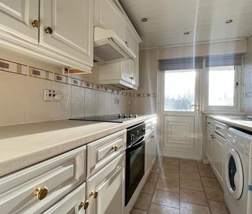 3 bedroom flat to rent - Photo 6